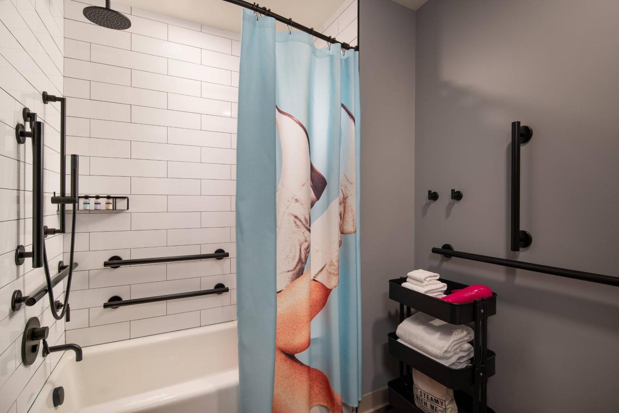ホテル Moxy Portland Downtown エクステリア 写真