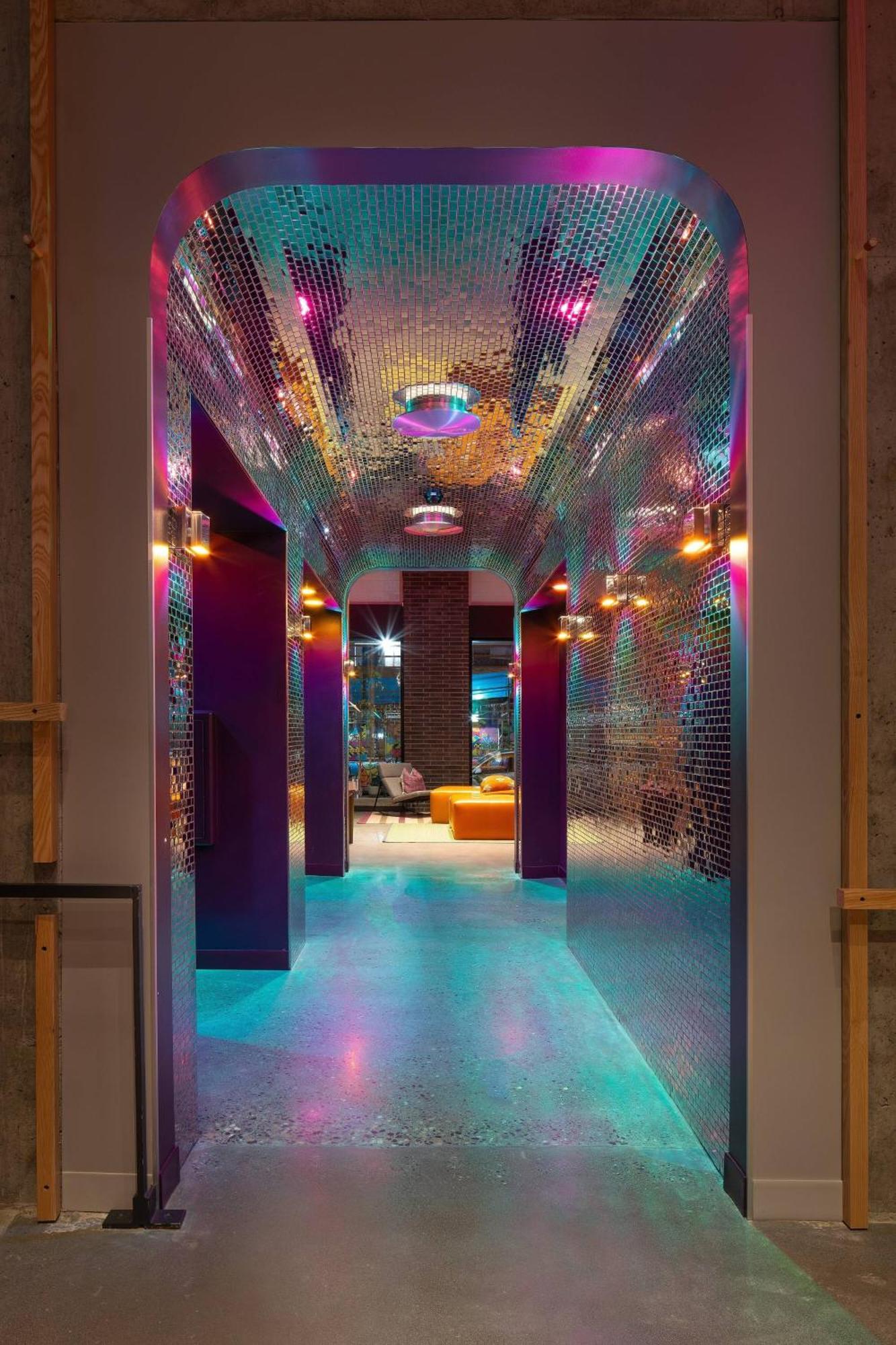 ホテル Moxy Portland Downtown エクステリア 写真